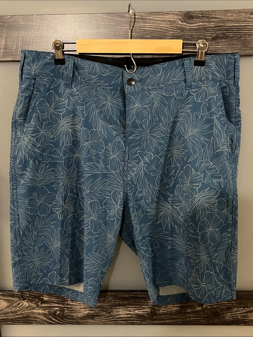 Men's Floral Flat Front Shorts in Blue